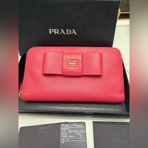 Authentic pink Prada Bow Wallet with box, authenticity card,COA. - Picture 4 of 17